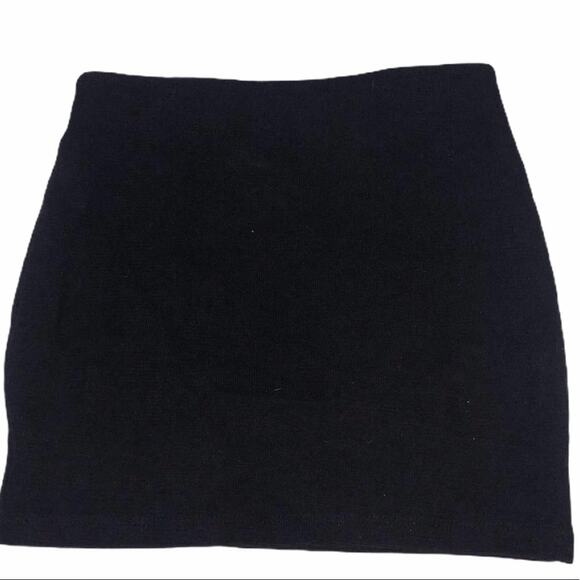Black Zara Trafaluc Mini Stretch Skirt Size Small - Picture 1 of 4